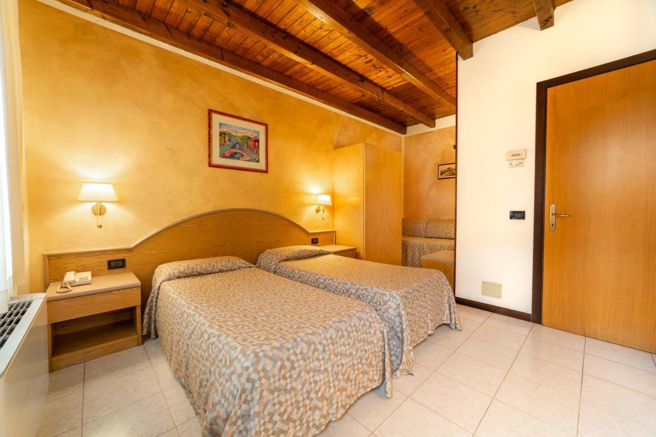Albergo Ristorante Leon D'Oro Este Exterior photo